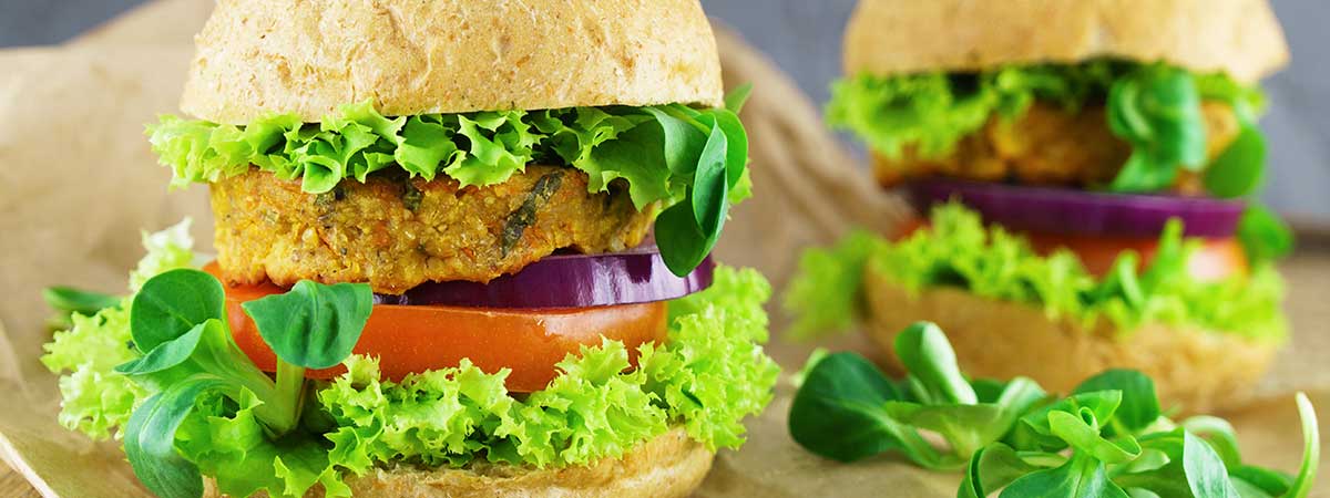 Hamburguesa de tofu y cebolla crujiente