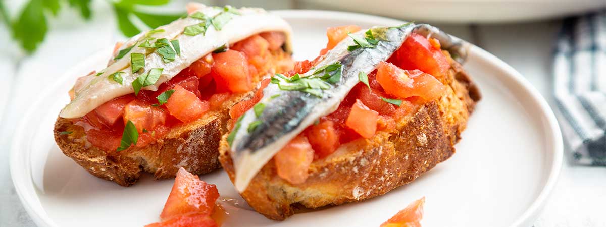 Tostada tomates caramelizados y anchoas