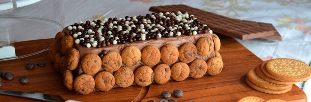 Tarta de galletas con cobertura de chocolate