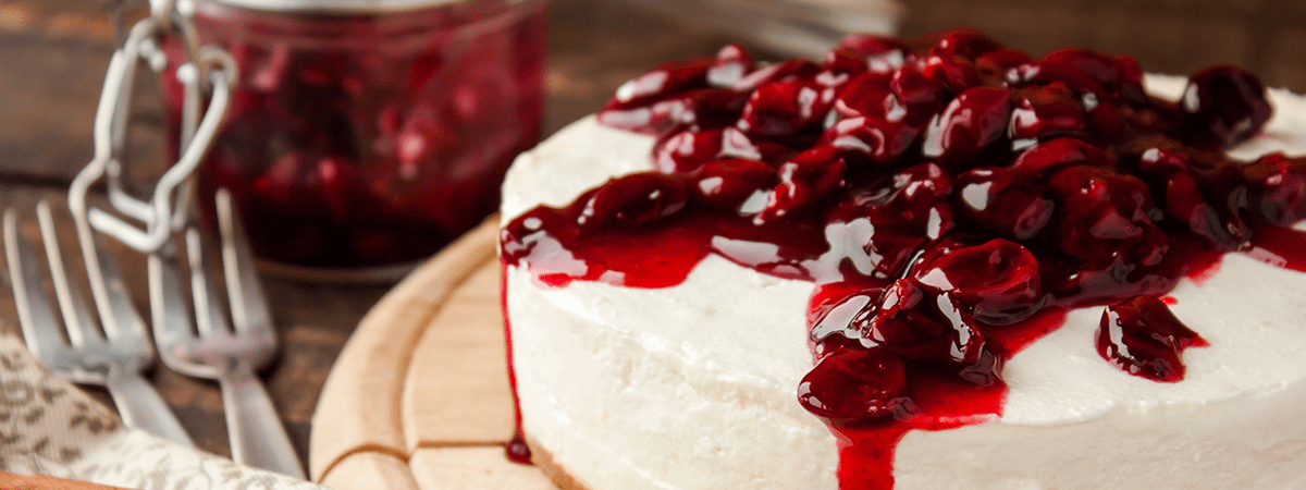 Tarta de queso con cerezas