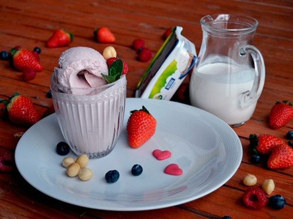 Mousse de fresa y queso de untar Arla